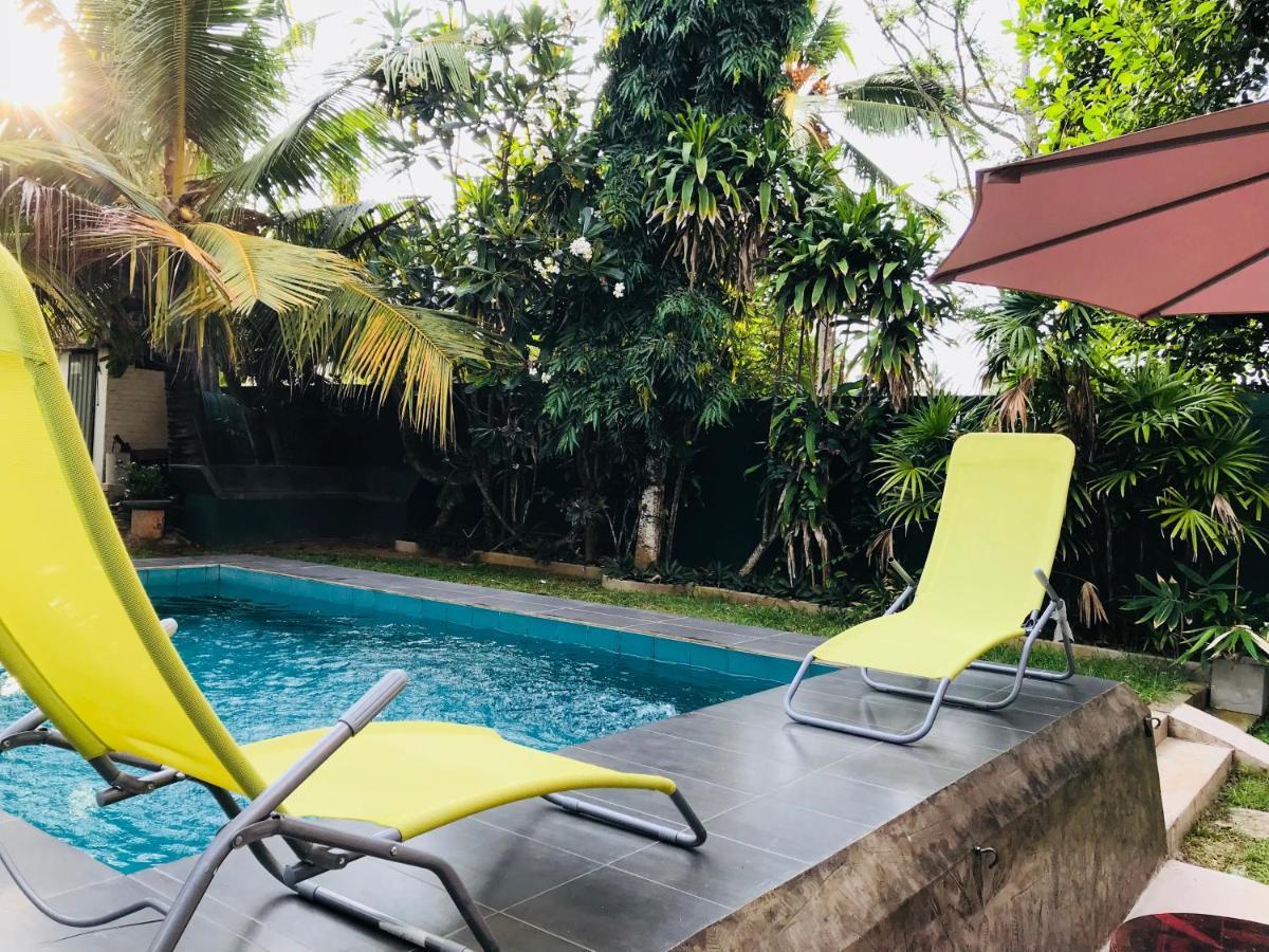 Sri Beach Bungalows And Villa Маравила Екстериор снимка