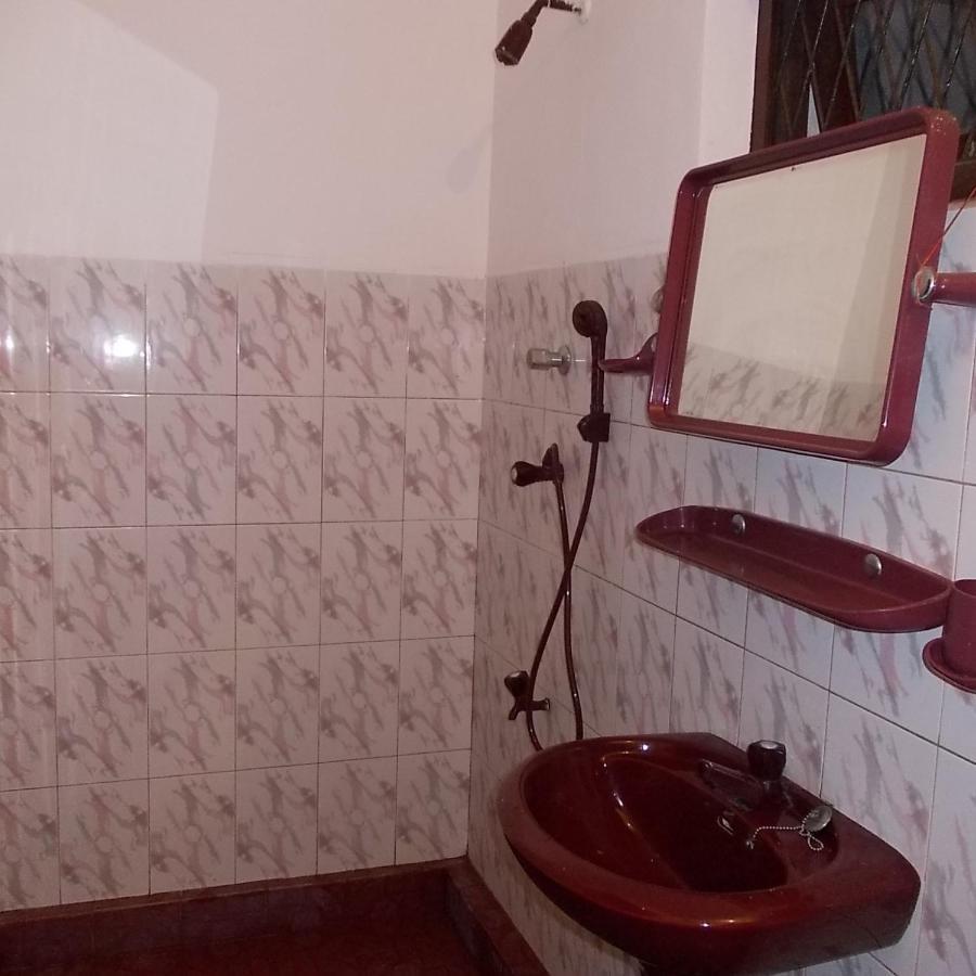 Sri Beach Bungalows And Villa Маравила Екстериор снимка