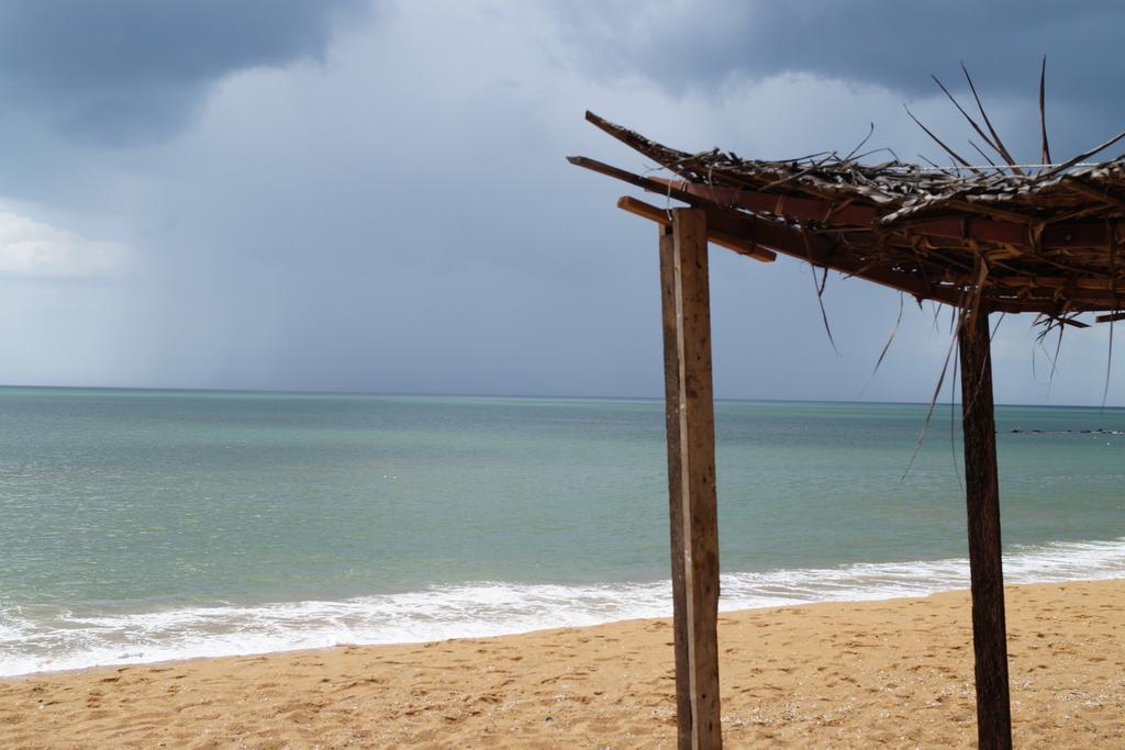 Sri Beach Bungalows And Villa Маравила Екстериор снимка