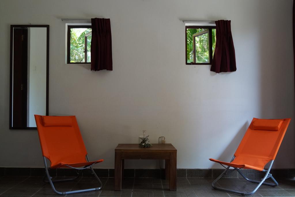 Sri Beach Bungalows And Villa Маравила Екстериор снимка