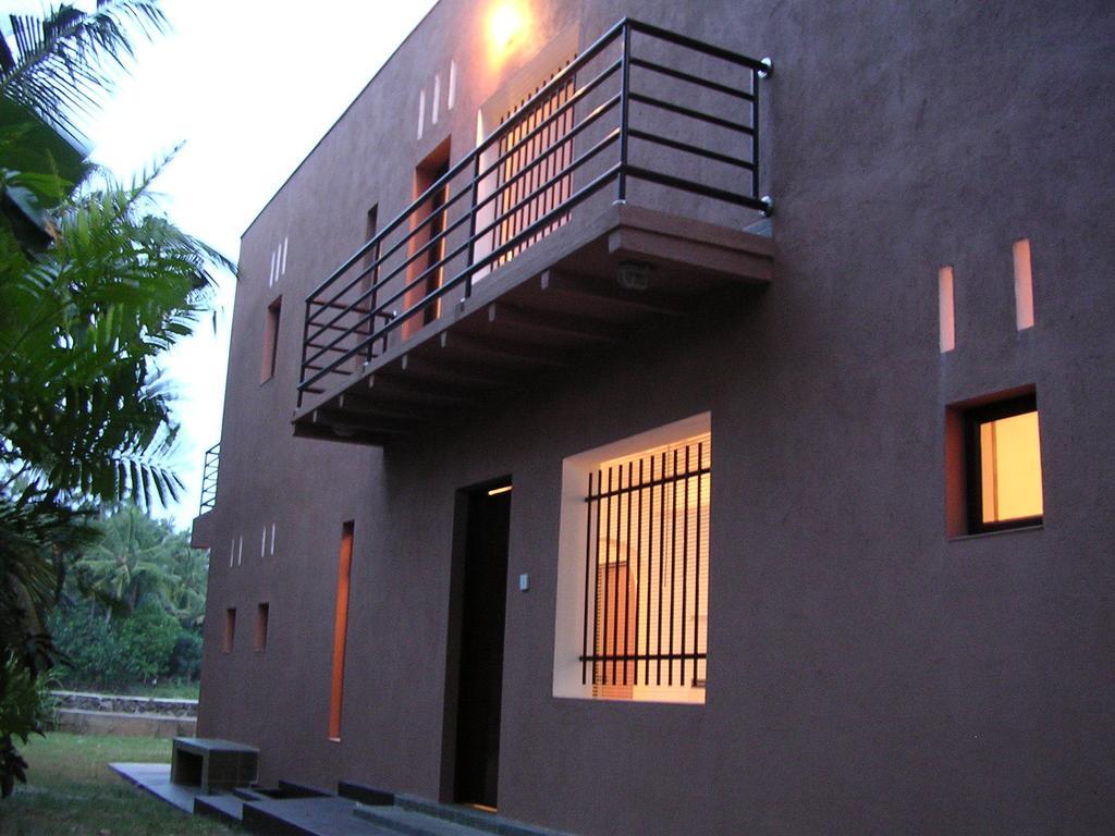 Sri Beach Bungalows And Villa Маравила Екстериор снимка