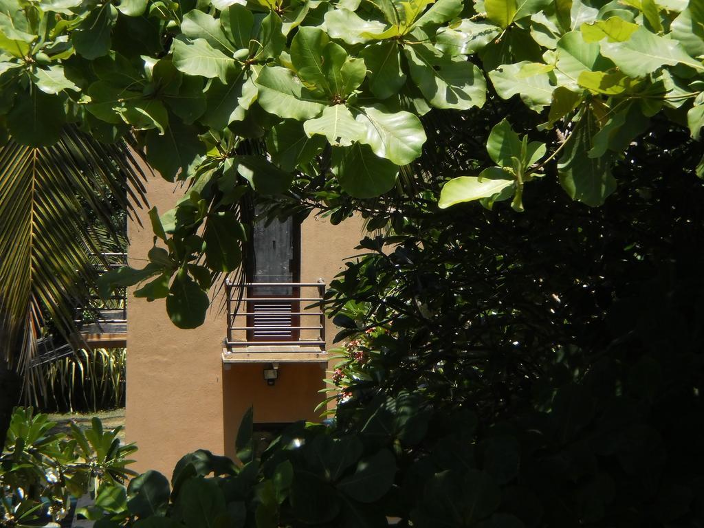 Sri Beach Bungalows And Villa Маравила Екстериор снимка