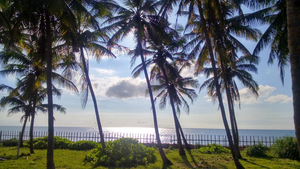 Sri Beach Bungalows And Villa Маравила Екстериор снимка